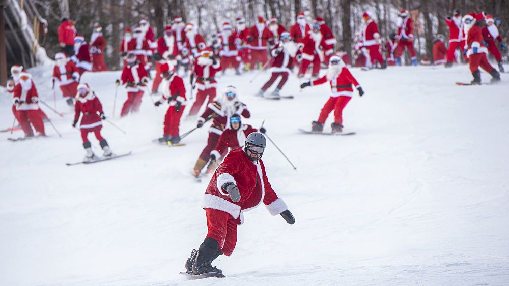 skiing-santas-hit-the-slopes-in-maine
