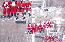 Les Pères Noël ont envahi la station de Newry (Maine) pour la bonne cause - le 05/12/2021