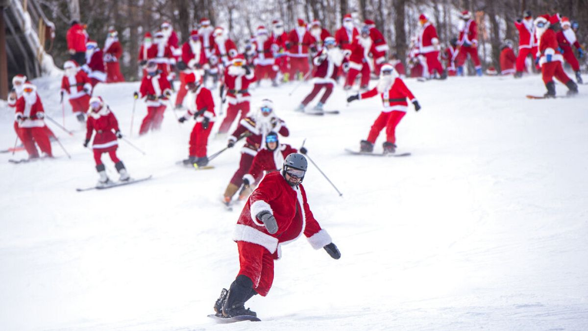 Mais de duas centenas de Pais Natal em ação na neve do Maine