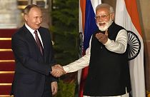 Le président russe Vladimir Poutine (à g.) et le Premier ministre indien Narendra Modi, à New Delhi, le 06/12/2021