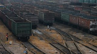 Der Kohleabbau ist ein wichtiger Wirtschaftszweig in Donezk. Diese Aufnahme zeigt Eisenbahnwaggons, die zur Verfrachtung von Kohle bestimmt sind.