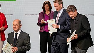 Olaf Scholz, Christian Lindner und Robert Habeck nach der Unterzeichnung des Koalitionsvertrags