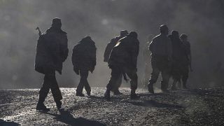 Des soldats arméniens marchent, le 8 novembre 2020