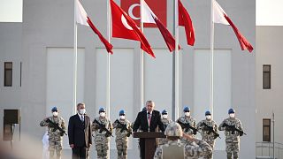 Cumhurbaşkanı Erdoğan Katar'da Türk askeri üssünü ziyaret etti