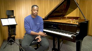 Afrique du Sud : Tshepiso Ledwaba, premier technicien noir agréé pour pianos