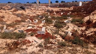 مقابر مهاجرين على ساحل مدينة جرجيس في الجنوب التونسي.