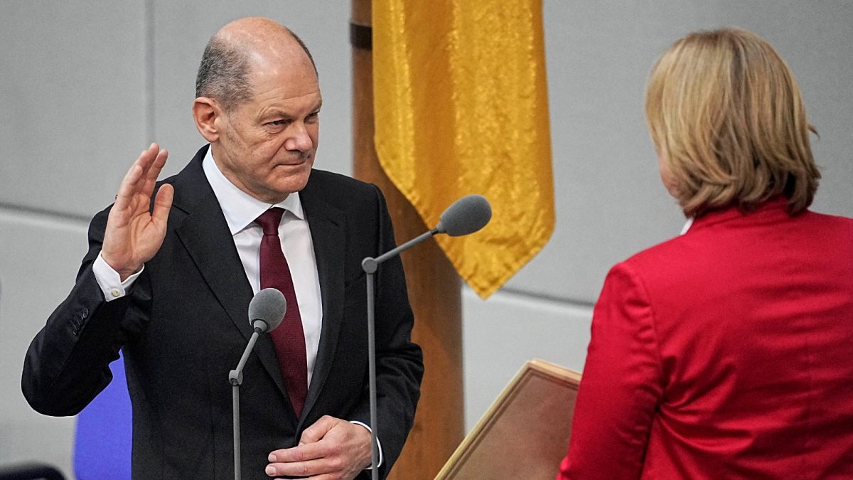 أولاف شولتز يؤدي اليمين الدستورية أمام مجلس النواب مستشارا جديدا لألمانيا 