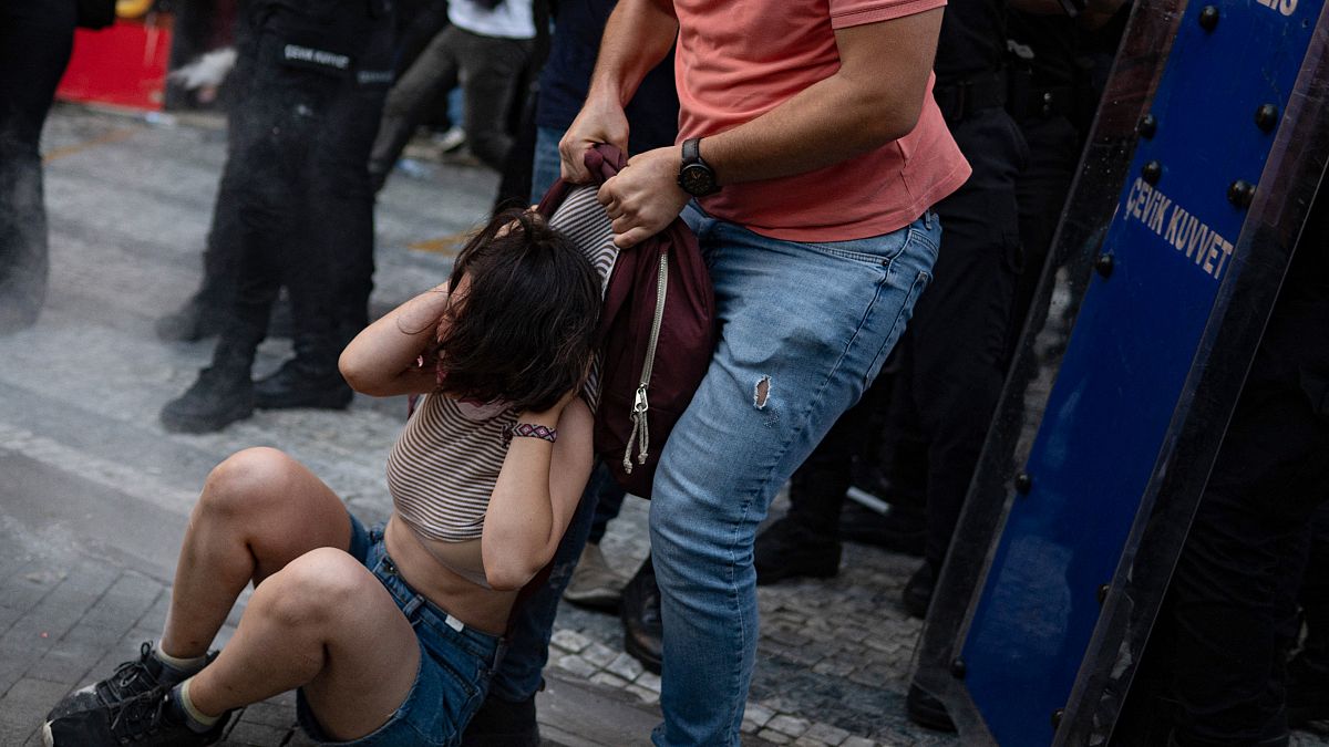 Türkiye'de protesto gösterisine polis müdahalesi 