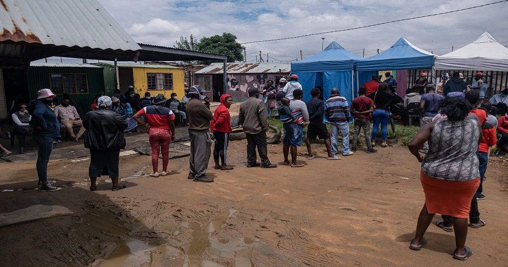 In Cape Town, a 'Vaxi taxi' offers Covid-19 vaccines to locals - Vimarsana News