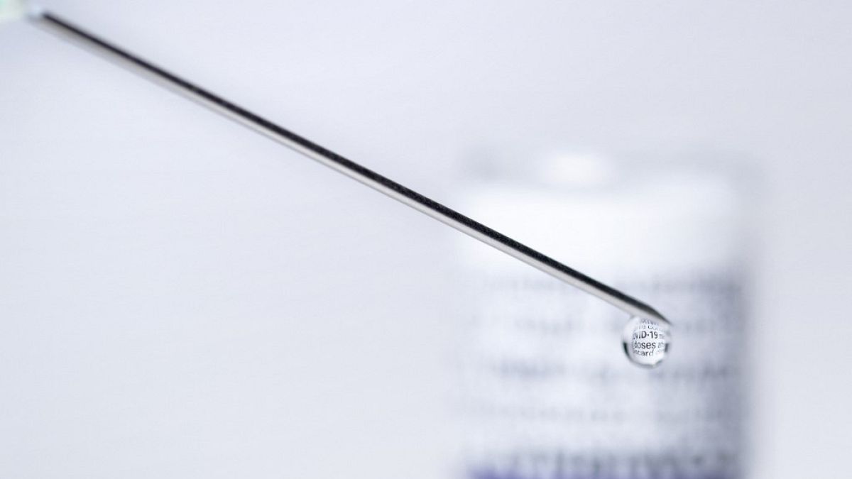 Pfizer-BioNTech: Omicron varyantına karşı aşı gelecek martta hazır olacak