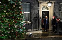 Le Premier ministre, Boris Johnson, le 1er décembre 2021, devant sa résidence du 10 Downing Street