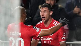 João Mário assitiu e Yaremchuck lançou o Benfica para a vitória