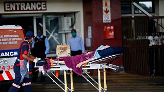 Afrique du Sud : les hôpitaux débordés à cause du variant Omicron
