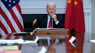 نشست مجازی جو بایدن رییس جمهوری آمریکا با شی جین پینگ رییس جمهوری چین از اتاق روزولت کاخ سفید نوامبر ۲۰۲۱