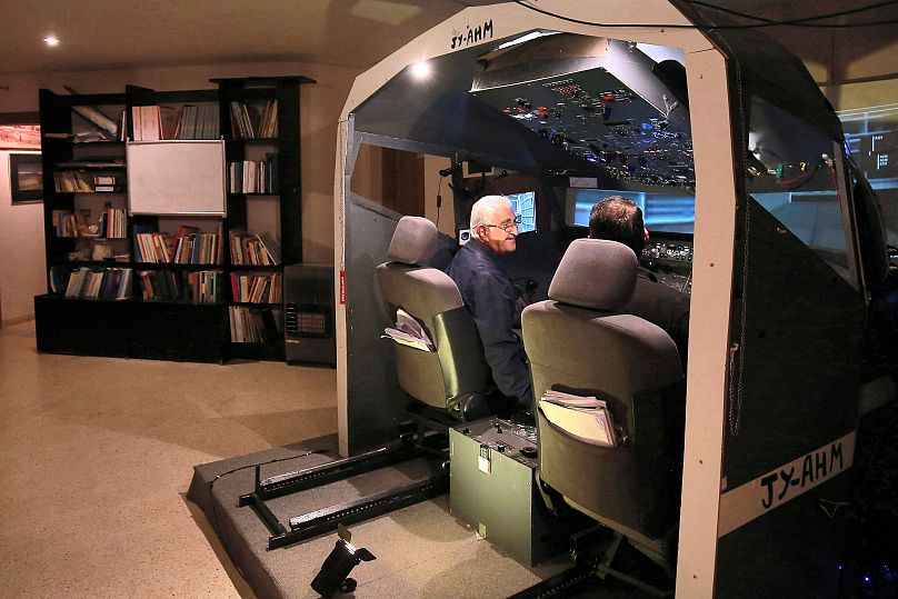 Retired Man Travels Around The World With A Diy Cockpit He Built In His Basement Euronews - Diy Flight Simulator Cockpit