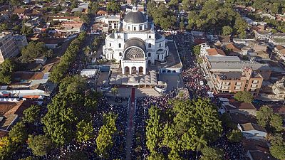 شاهد: الآلاف يحتفلون بيوم السيدة العذراء في باراغواي