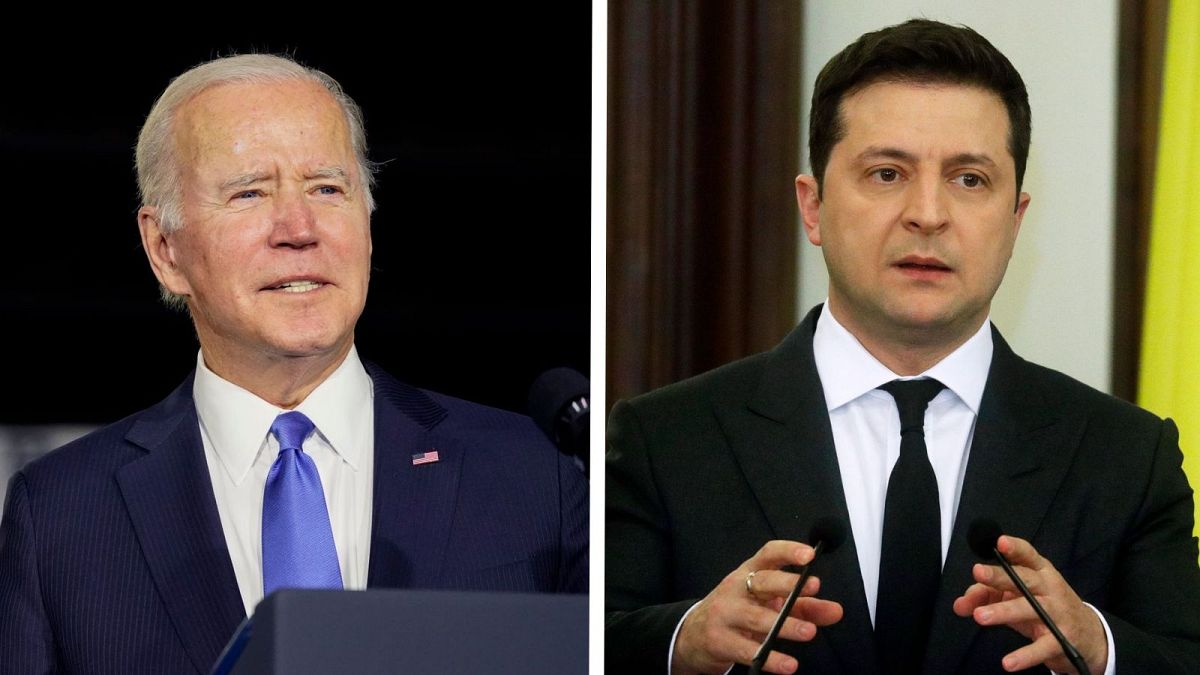 US President Joe Biden (L) is due to speak with Ukrainian President Volodymyr Zelenskyy (R) on Thursday.