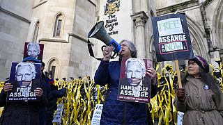 Proteste vor dem Gericht in London, das über Julian Assange urteilt
