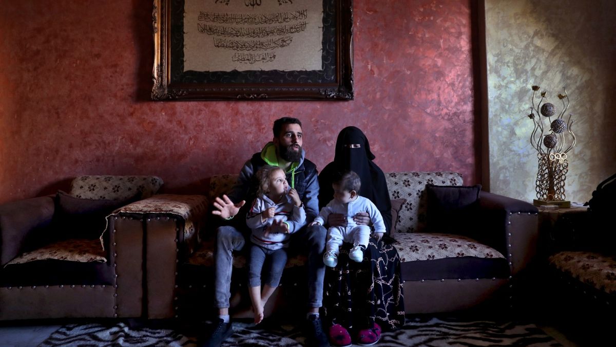 إياد خالد حلوة وعائلته الذين حاولوا الهجرة إلى أوروبا عن طريق البحر