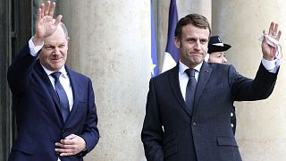 Le nouveau chancelier allemand, Olaf Scholz, et le président français, Emmanuel Macron, à l'Elysée, le 10 décembre 2021
