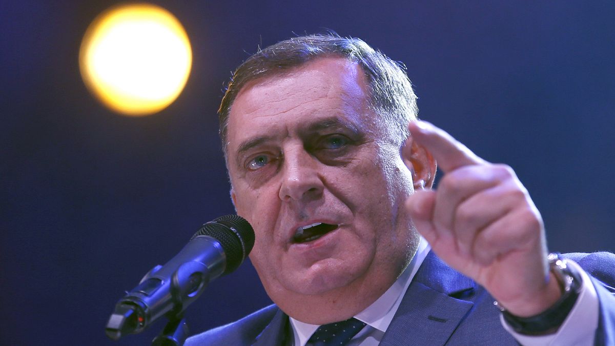 Milorad Dodik speaks at a campaign rally in 2018