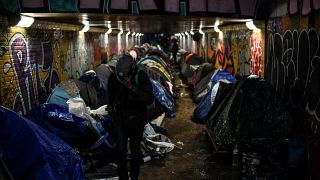 Эвакуация нелегальных мигрантов из туннеля в Париже, 10 декабря 2021 года
