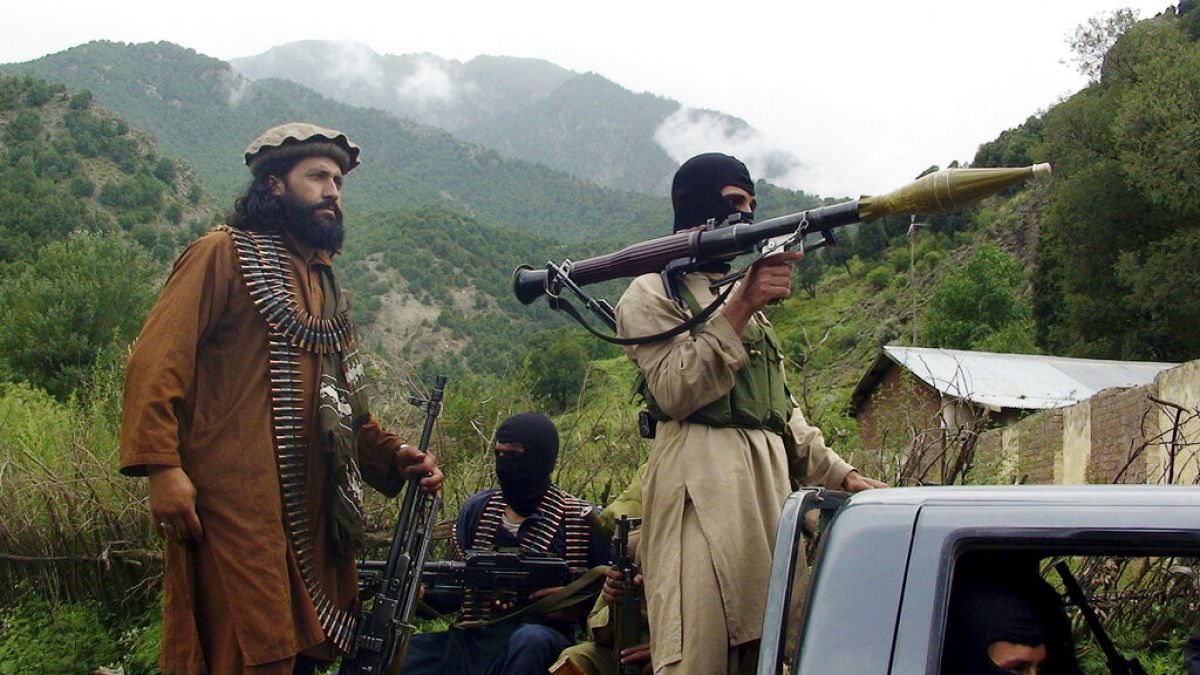Pakistan Talibanı olarak bilinen Tahrik-i Tuleba-yı Pakistan'a mensup militanlar (arşiv)