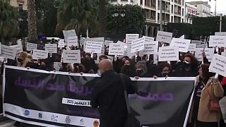 شاهد: مظاهرة سلمية للتنديد بالعنف ضد المرأة بتونس