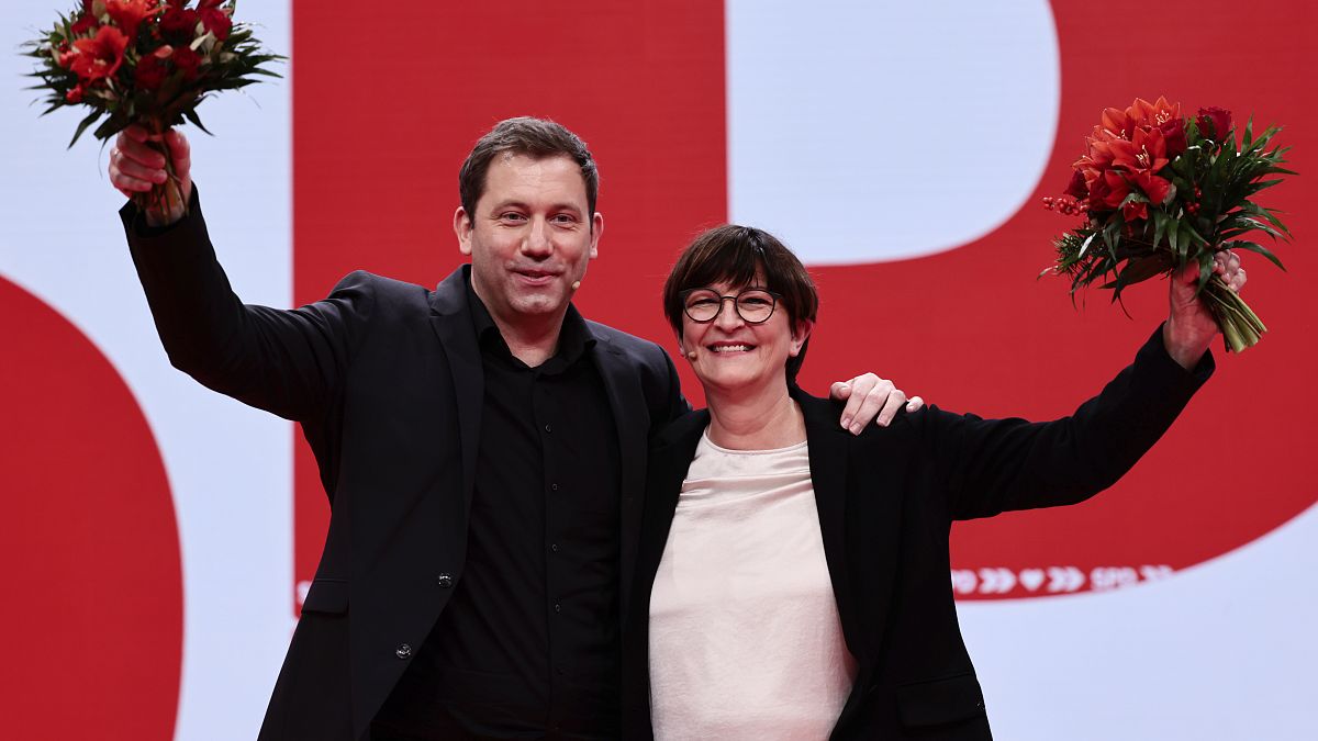 Die neue SPD-Doppelspitze: Saskia Esken und Lars Klingbeil nach ihrer Wahl in Berlin