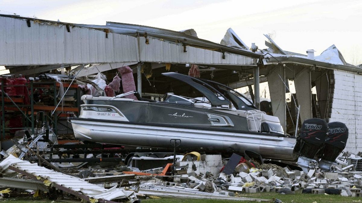Смертоносные торнадо в США: число жертв стихии может возрасти 