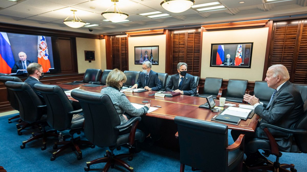 ABD Başkanı Joe Biden ile Rusya Devlet Başkanı Vladimir Putin, görüntülü telefon görüşmesi gerçekleştirdi (7 Aralık 2021)