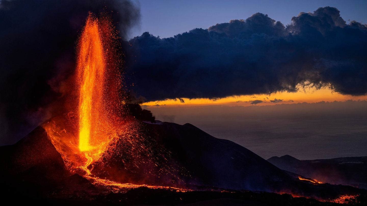 La Palma volcano: Fresh lockdowns amid record-breaking 85 days of activity  | Euronews