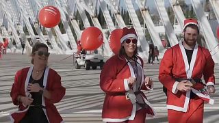 Carrera solidaria de Papá Noel en Grecia