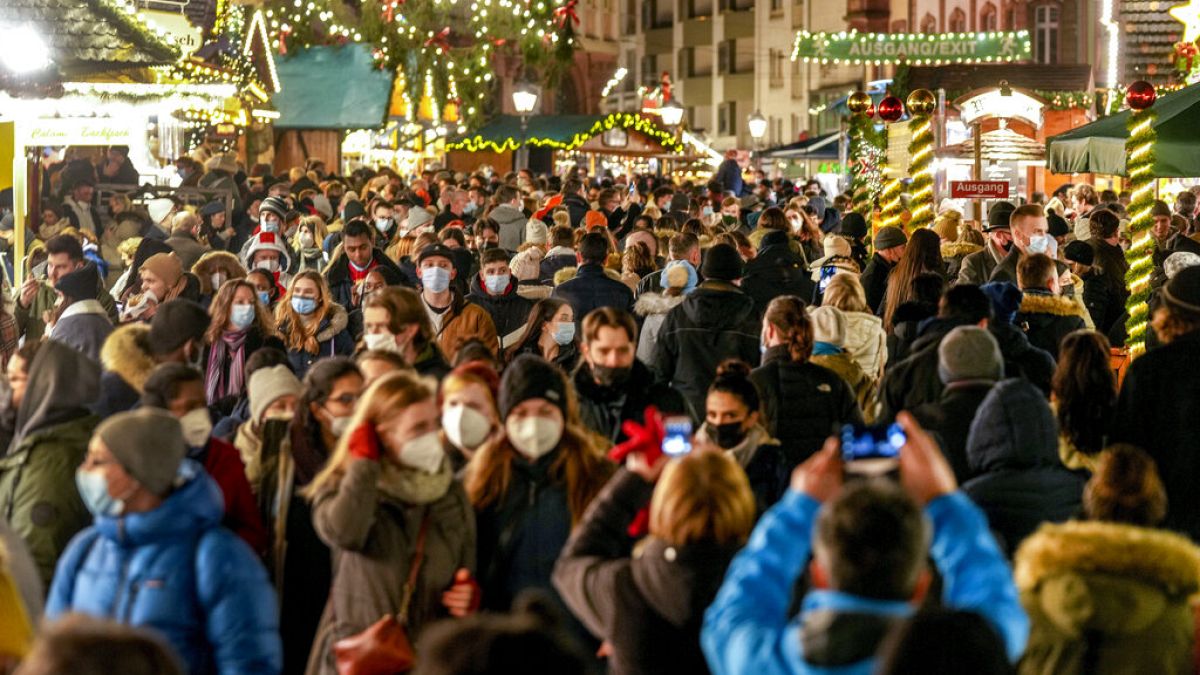 Maskenpflicht auf dem Weihnachtsmarkt in Frankfurt