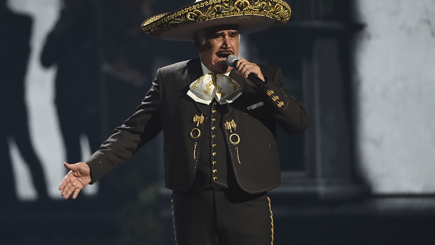 molino Redundante hazlo plano México llora la muerte de Vicente Fernández, el rey de la música ranchera |  Euronews