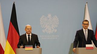 المستشار الألماني أولاف شولتز  ورئيس الوزراء البولندي ماتيوز موراويكي.