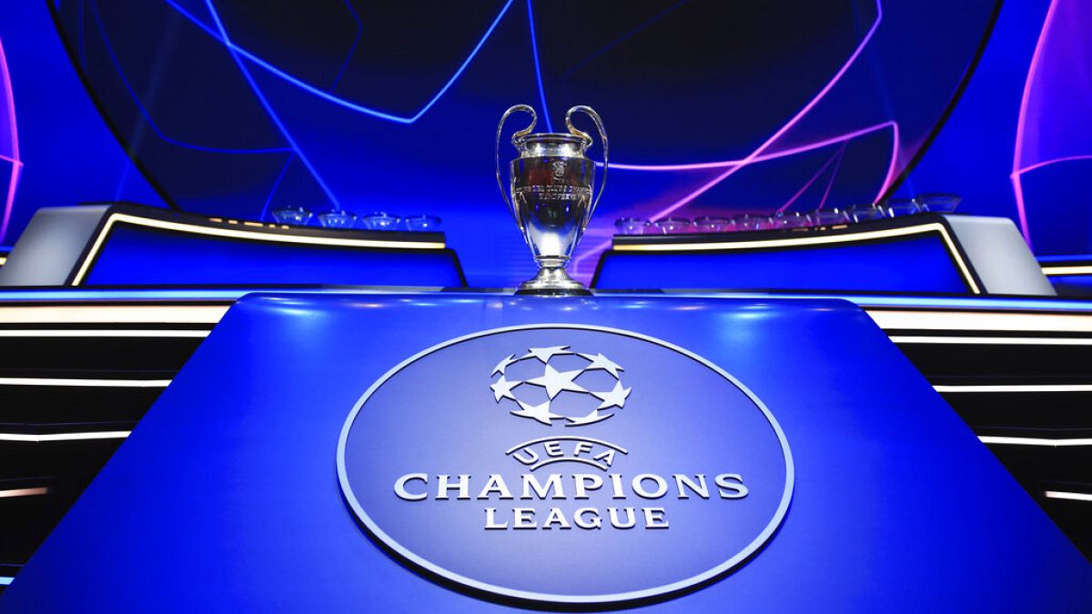 Le trophée de la Ligue des Champions de football, exposé à Istanbul (Turquie), le 26/08/2021