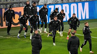 لاعبو بشيكتاش خلال جلسة التدريب التي سبقت مباراة كرة القدم للمجموعة ج بدوري أبطال أوروبا بين بوروسيا دورتموند وبشيكتاش اسطنبول في دورتموند بألمانيا، الاثنين 6 ديسمبر 2021