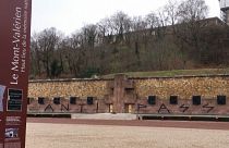 Les murs du Mont-Valérien, après avoir été vandalisé, le 13 décembre 2021