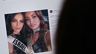 سارة عيدان، ملكة جمال العراق لعام 2017، نشرت على حسابها على إنستغرام صورة سيلفي رفقة ملكة جمال إسرائيل، في 21 تشرين الثاني / نوفمبر 2017