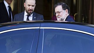 El expresidente del Gobierno de España entrando a un coche
