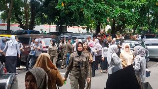 زمین لرزه در شرق اندونزی و هجوم ساکنان به خیابان‌ها