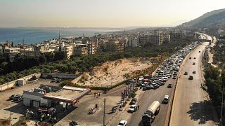 طريق طرابلس بيروت السريع في مدينة القلمون الساحلية في شمال لبنان في 1 يوليو 2021