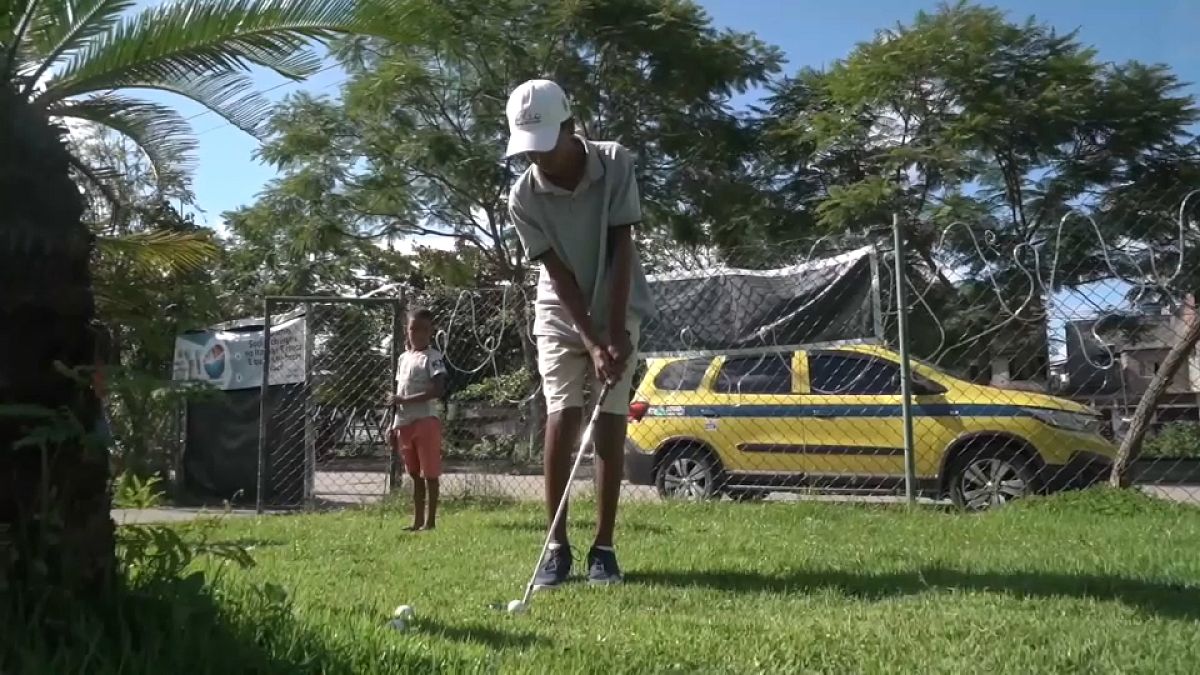 Da favela para os "greens" de golfe: Marcelo Modesto ajuda crianças da Cidade de deus