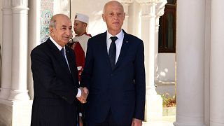 الرئيس الجزائري عبد المجيد تبون يستقبل نظيره التونسي قيس سعيد في العاصمة الجزائر، 2 فبراير 2020