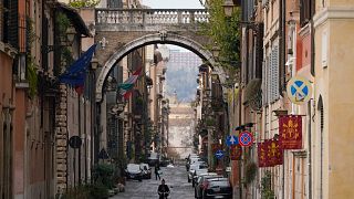 İtalya'nın başkenti Roma'da bir sokak