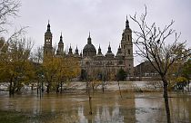 Las inundaciones llegan hasta las inmediaciones de la Basílica de Nuestra Señora del Pilar en Zaragoza