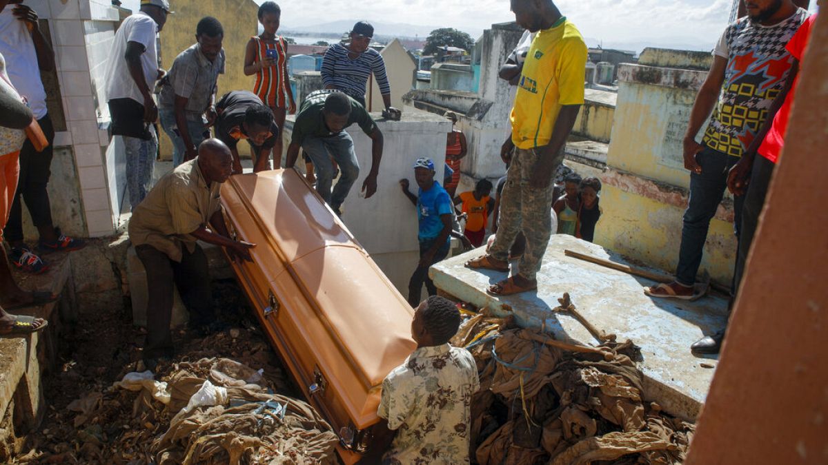 Enterrement d'une des victimes de l'explosion du camion-citerne - Cap-haïtien, le 15/12/2021