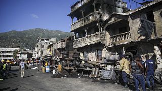 На Гаити при взрыве бензовоза погибли десятки людей