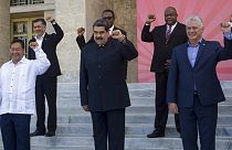 Los líderes de la ALBA posan en una foto de familia al inicio de cumbre que han celebrado en Cuba